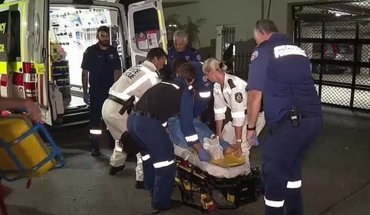 Su bir anda kana bulandı! Hiçbir şeyden habersiz yüzen kadına köpek balığı saldırdı... Doktorlar açıkladı:Durumu kritik G3