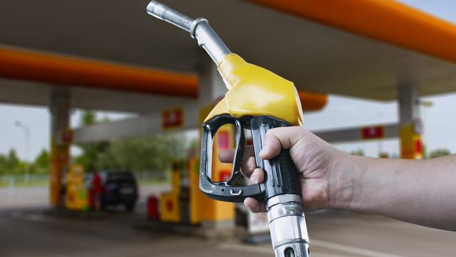 Son dakika: BENZİNDE İNDİRİM sürpriz olmadı! 1,38 liralık düşüş akaryakıt tabelasına yansıdı… (25 Mayıs 2024 güncel benzin-mazot fiyatı)