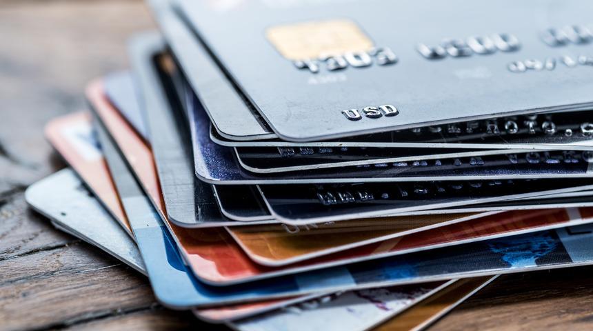 Bankalar teyakkuzda! Kredi kartı borçları alarm verdi: 645 bin kişinin başı belada