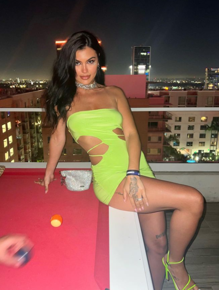 Kısmetse Olur Cansel Çördük göğüslerini bantladı! Pozları ağızları açık bıraktı G1