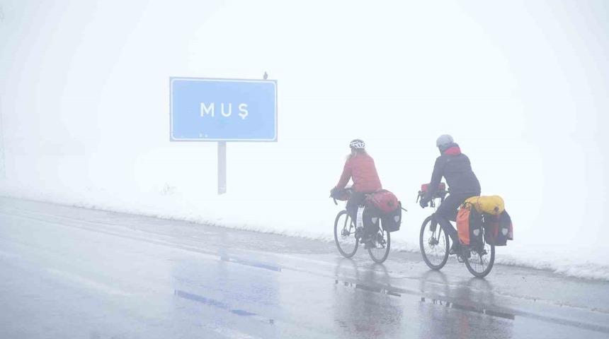 Mülteci çocuklar için pedal çeviren gönüllülere Muş’ta sıcak karşılama