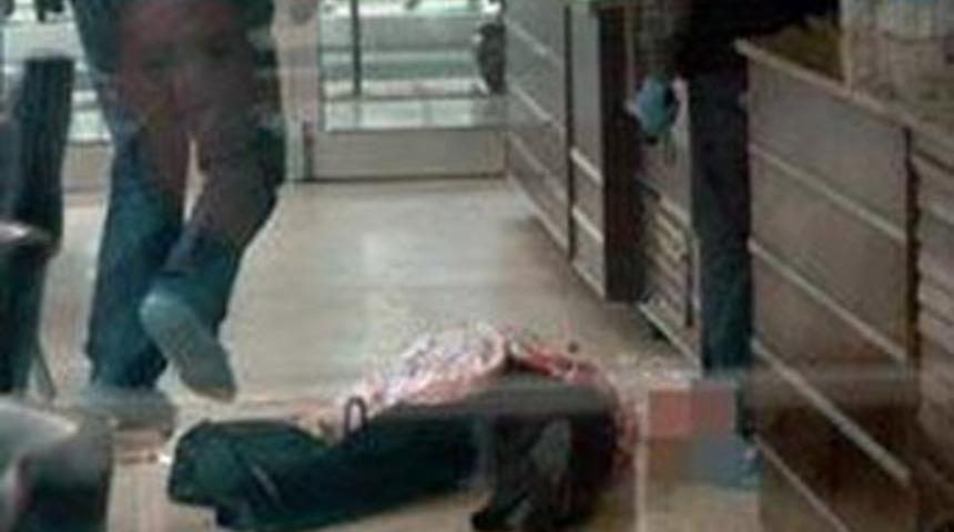 Karısını pastanede kurşunlayarak &ouml;ld&uuml;rd&uuml;