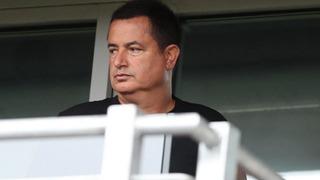 Acun Ilıcalı ödül töreninde telefonundan Survivor yarışmasını göstermek isterken gerildi! Şeyma Subaşı'nın mesajı ifşa olmuştu