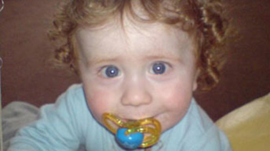 Annesi tekmeleyip yumruklayarak &ouml;ld&uuml;rd&uuml;