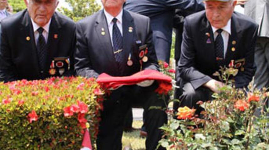 Bir T&uuml;rk şehidin &uuml;st&uuml;nde 10 &Ccedil;inli