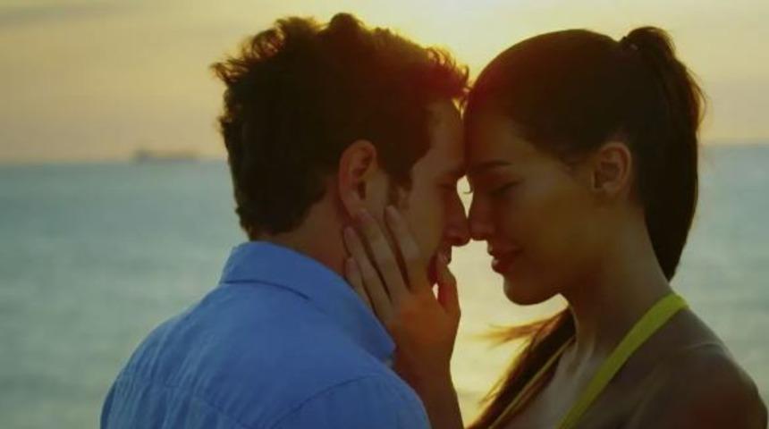 'Hayat arkadaşı mı?' yoksa 'hayatının aşkı mı?' sorusunun yanıtı bu filmde! 'Aşk Mevsimi' vizyona giriyor