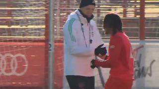 Galatasaray taraftarını üzen görüntü! Sacha Boey, Bayern Münih formasıyla ilk antrenmana çıktı