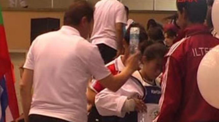 Hocadan kız &ouml;ğrenciye utandıran ceza!