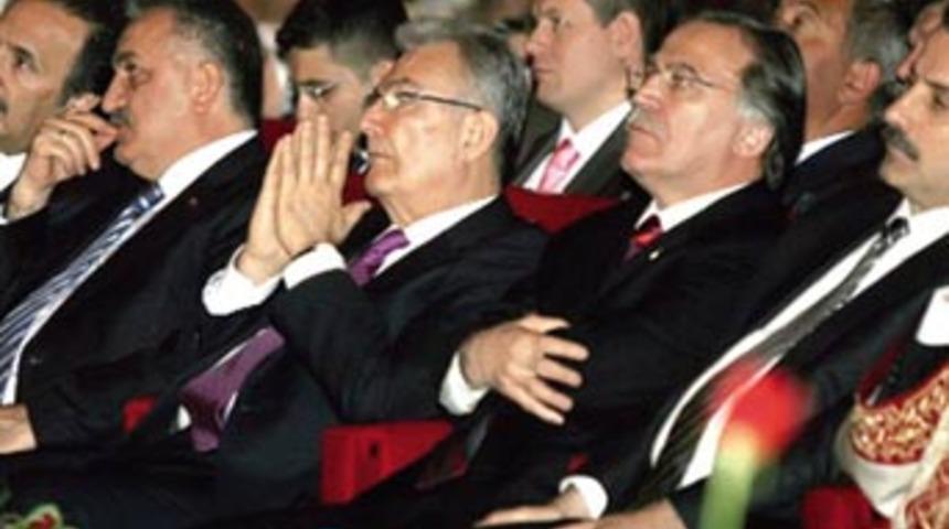 Baykal'ın &ouml;vg&uuml; alan konuşması