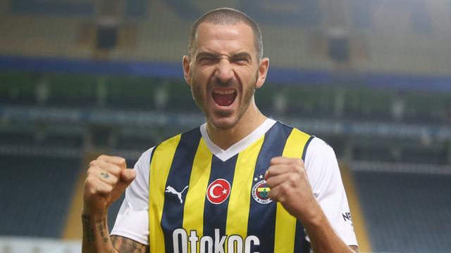 Futbolu bırakacağını açıklayan Fenerbahçeli oyuncu Bonucci'ye 2 talip birden!
