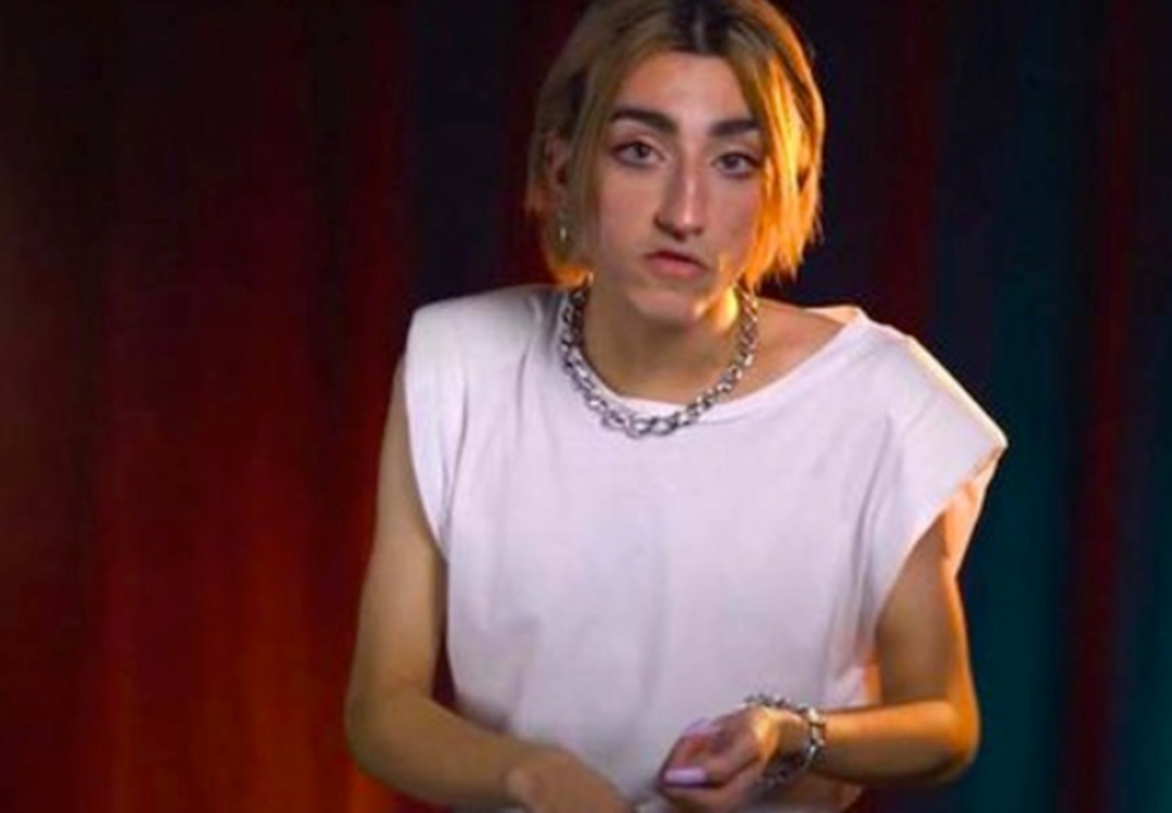 Mide bulandıran g&ouml;r&uuml;nt&uuml;! Cinsiyet değiştiren Mika Can Raun'un sevgilisiyle yaptığını g&ouml;renler "İğren&ccedil;" dedi