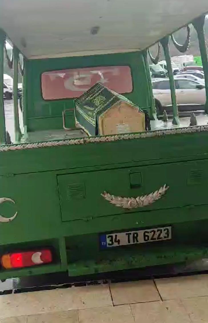 Gönül ilişkisi olan kadını pavyonda iki gencin masasında görünce silahına sarılıp cinayet işledi G5