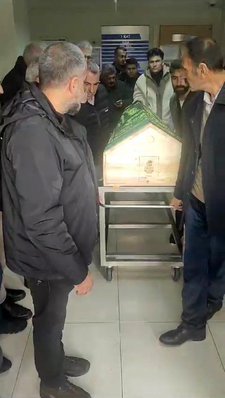 Gönül ilişkisi olan kadını pavyonda iki gencin masasında görünce silahına sarılıp cinayet işledi G4