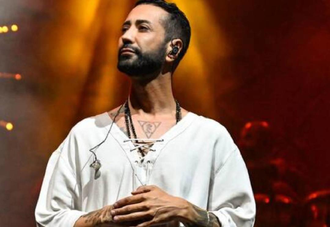 &Uuml;nl&uuml; şarkıcı Tan Taş&ccedil;ı imaj yeniledi... Son haline yorum yağdı! "Abi ne yaptın kendine..."