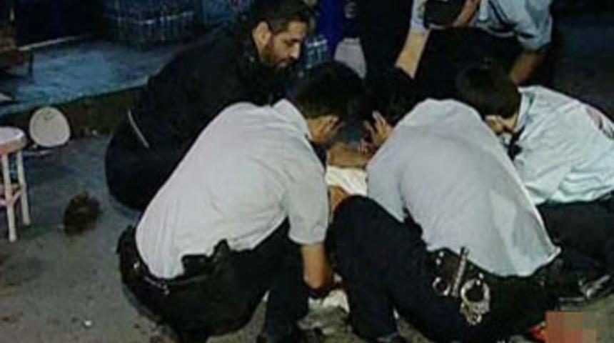 Jiletle boğazını kesti