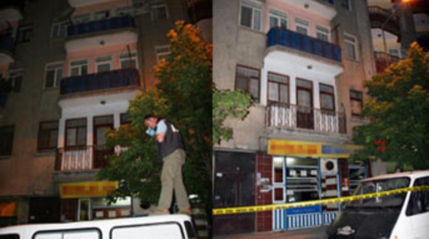 &Ouml;nce bebeğini sonra kendini attı