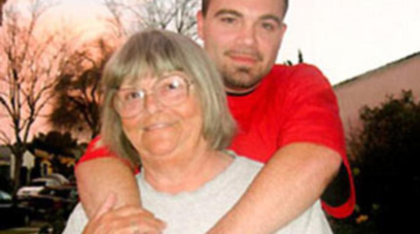 &Ouml;z torunuyla aşk yaşıyor!