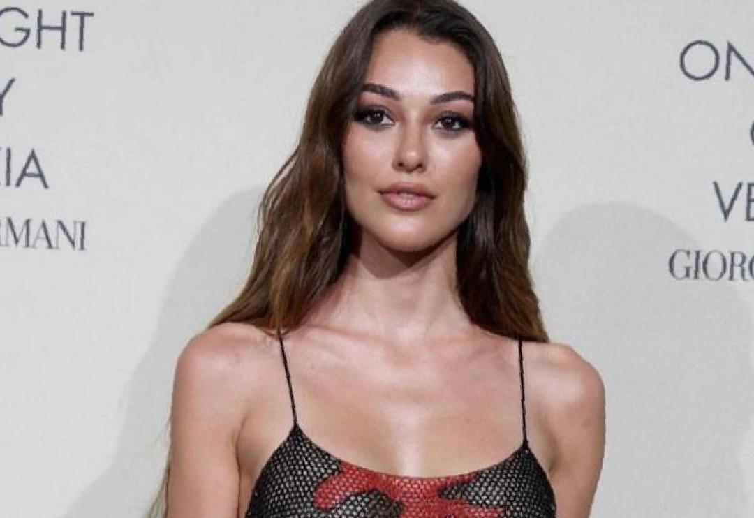 Y&uuml;z&uuml;ndeki değişim dikkat &ccedil;ekmişti... Dilan &Ccedil;i&ccedil;ek Deniz'den estetik itirafı: "Paşa g&ouml;nl&uuml;m o an &ouml;yle bir şey istedi"