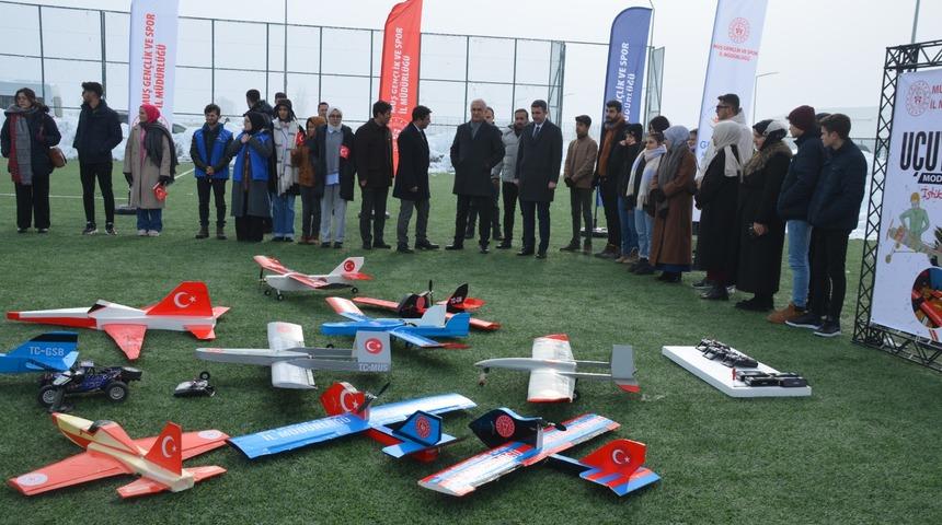 Muşlu gençler model uçak eğitimiyle TEKNOFEST'e hazırlanıyor
