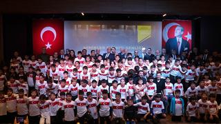 Deprem bölgesindeki çocuklara yönelik futbol turnuvası, Gaziantep'te düzenlendi