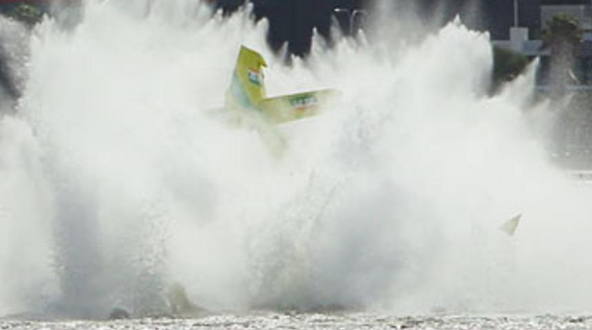 Uçağın kaza anı kamerada