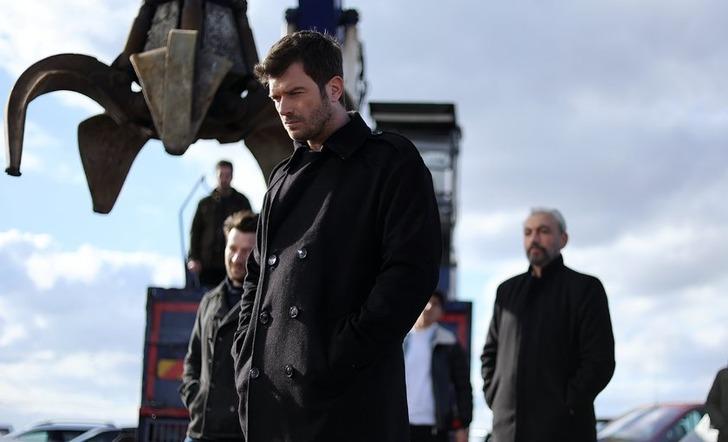 Aile'nin final bölümü sosyal medyada gündem oldu! Kıvanç Tatlıtuğ ve Serenay Sarıkaya'ya övgü yağdı  G4