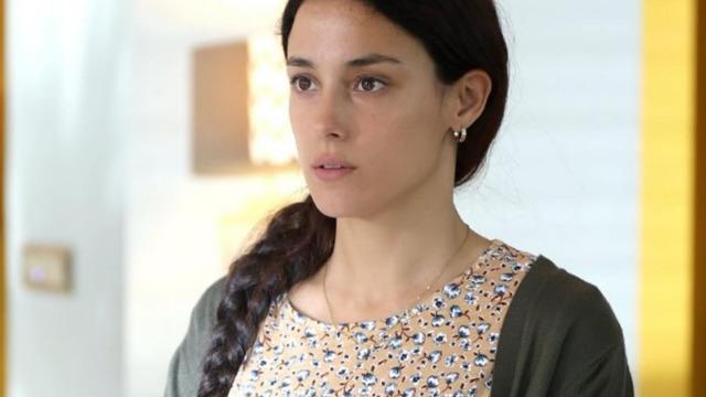 Kirli Sepeti'nin Medine'si Cansu Tosun gala tarzıyla gündem oldu! Gömleğinin düğmelerini açıp poz verdi