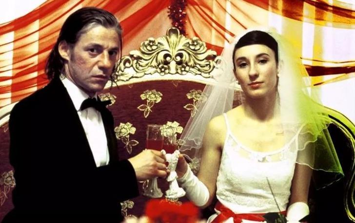 Duvara Karşı ile hafızalara kazındı! Cinsel içerikli taciz mesajları sonrası Türkiye'yi engellemişti... Sibel Kekilli'nin son hali G1