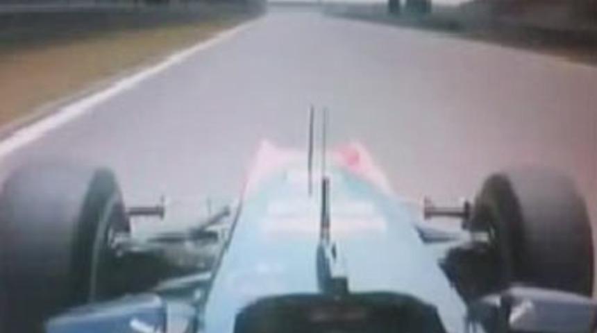 320 km hızla giderken tekerlekleri koptu