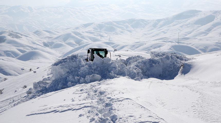 Van, Hakkari, Bitlis ve Muş'ta 54 yerleşim yerine ulaşım sağlanamıyor