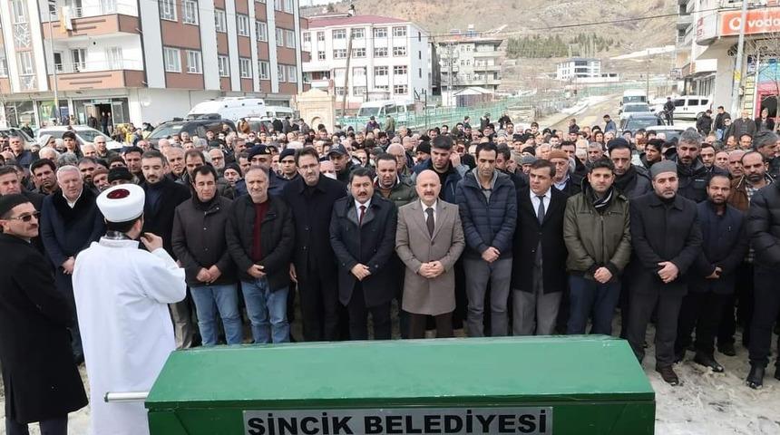 Evinde ölü bulunan il genel meclis üyesi son yolculuğuna uğurlandı