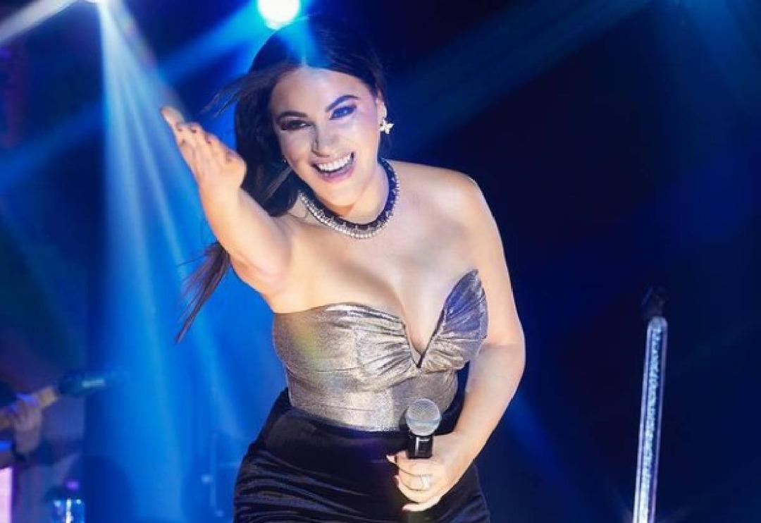 Yeni bir aşka yelken a&ccedil;tı! &Uuml;nl&uuml; şarkıcı Zara g&ouml;nl&uuml;n&uuml; bakın kime kaptırdı!