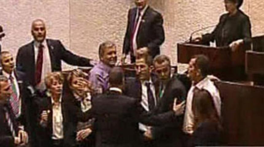 İsrail Meclisi'nde baskın kavgası