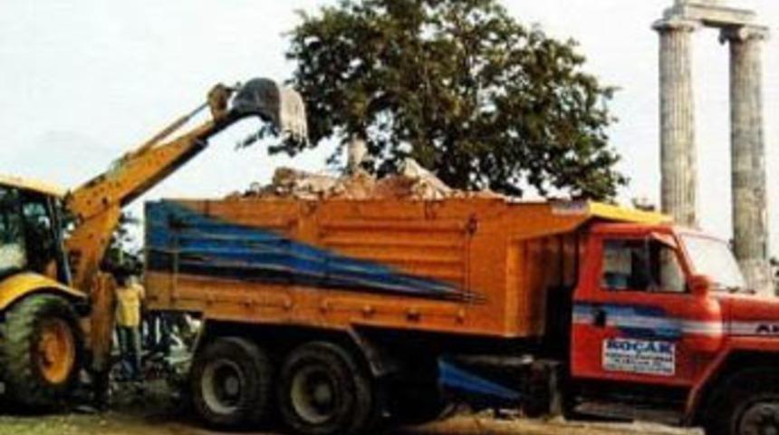 D&uuml;kkan yapmak i&ccedil;in tarihi surları yıktılar!