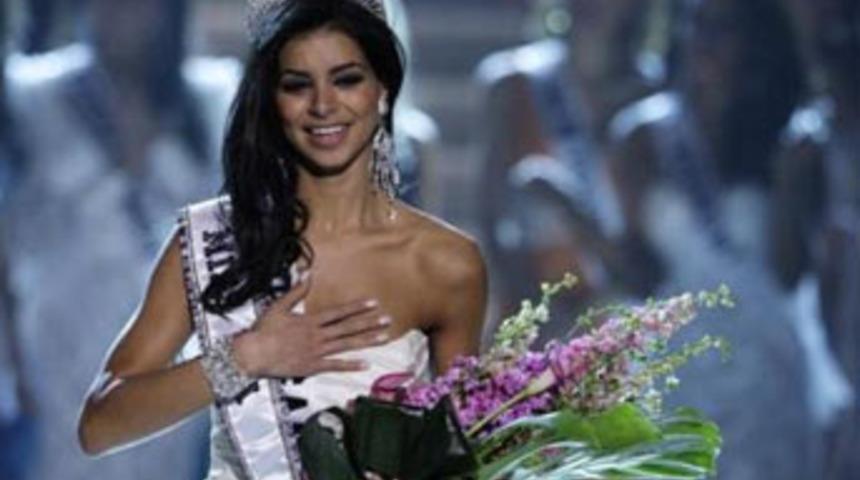 ABD'nin arap g&uuml;zeli striptizci &ccedil;ıktı