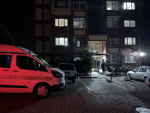 İzmir'de silahla yaralanan polis memuru hastaneye kaldırıldı