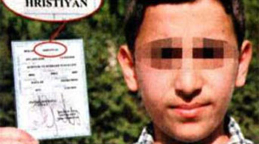 Hristiyan &ccedil;ocuğa şehadet tokadı