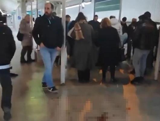 Metro istasyonunda bıçaklı kavga: 1 ölü, 1 yaralı