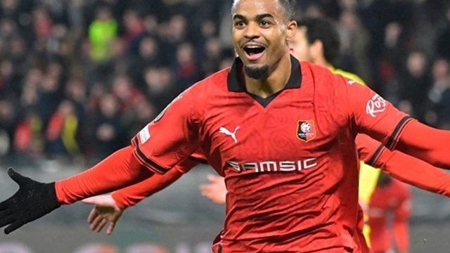 Galatasaray'dan tepki çeken transfer! Sacha Boey'un yerine gelen isim sosyal medyada tartışma yarattı