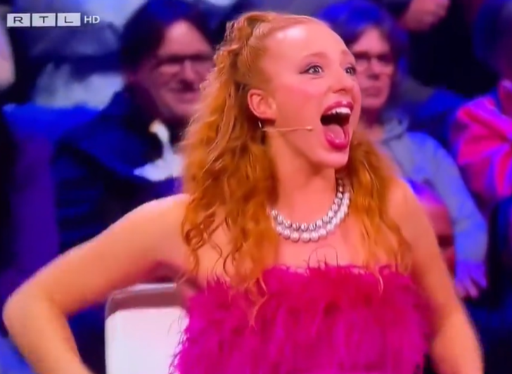 Almanya'daki yetenek yarışmasında izleyenlerin ağzını açık bırakan bir olay yaşandı! Cinsel organıyla flüt çaldı... Bir gören bir daha baktı G4