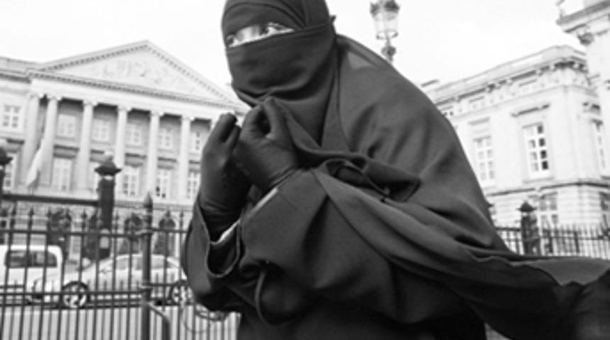 "M&uuml;sl&uuml;manların sırtına hilal &ccedil;izecekler"