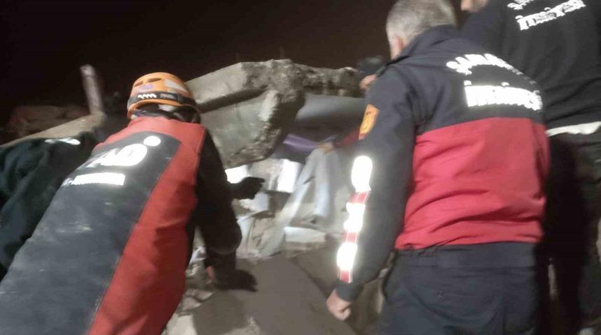 Şanlıurfa&rsquo;da 2 katlı ev &ccedil;&ouml;kt&uuml;: 2 &ouml;l&uuml;, 8 yaralı