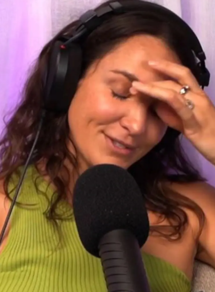 Sevgilisinin görüntülü aramasına tamamen çıplak bir şekilde cevap verdi! Ailesini bir anda karşısında görünce şaşırdı... "Ailesiyle birlikte olduğunu bilmiyordum" G1