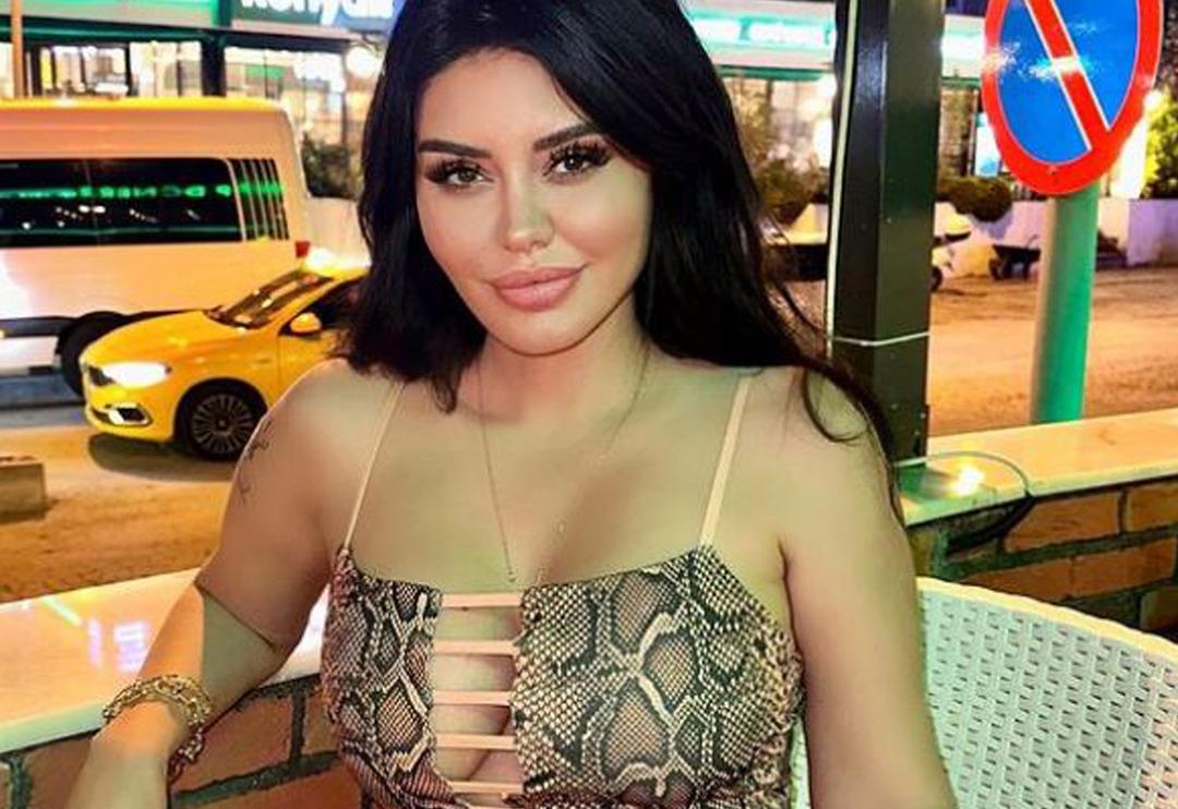 Ebru Polat takip&ccedil;ilerinden itiraf istedi! G&ouml;rd&uuml;ğ&uuml; mesajı "Oha ne sapıksınız" diyerek paylaştı