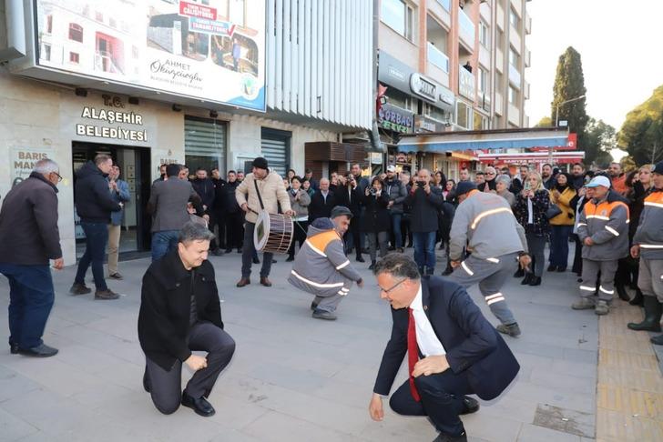 Yüzde 71’lik zam aldılar! En düşük işçi maaşı 24 bin 702 lira oldu! Belediye başkanıyla karşılıklı oynadılar G4