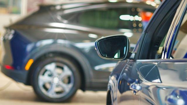 Zam sınırlı kaldı ama... İkinci el araç piyasası durma noktasında: En hızlı o marka satıldı