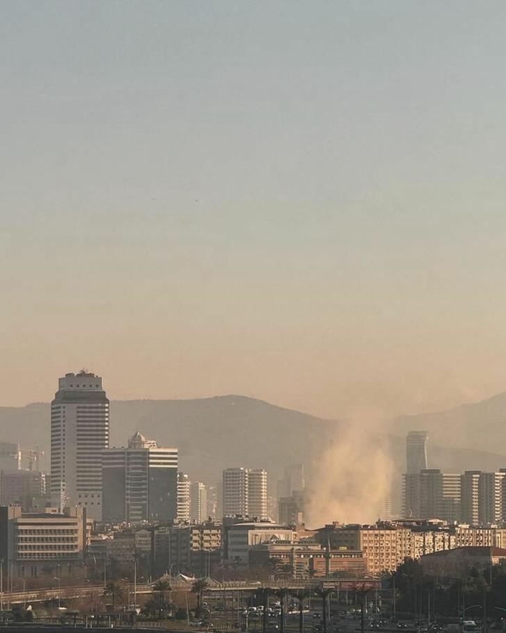 İzmir'de korkutan dakikalar! Kemeraltı'ndaki yangın büyüdü, dumanlar her yerden görünüyor G3