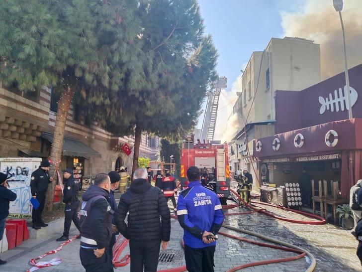 İzmir'de korkutan dakikalar! Kemeraltı'ndaki yangın büyüdü, dumanlar her yerden görünüyor G5