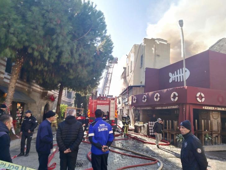 İzmir'de korkutan dakikalar! Kemeraltı'ndaki yangın büyüdü, dumanlar her yerden görünüyor G4