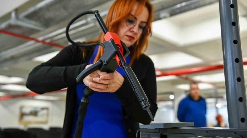 Ankara Büyükşehir Belediyesinden ‘Sanayide Neet Kadınlar Projesi’ne destek